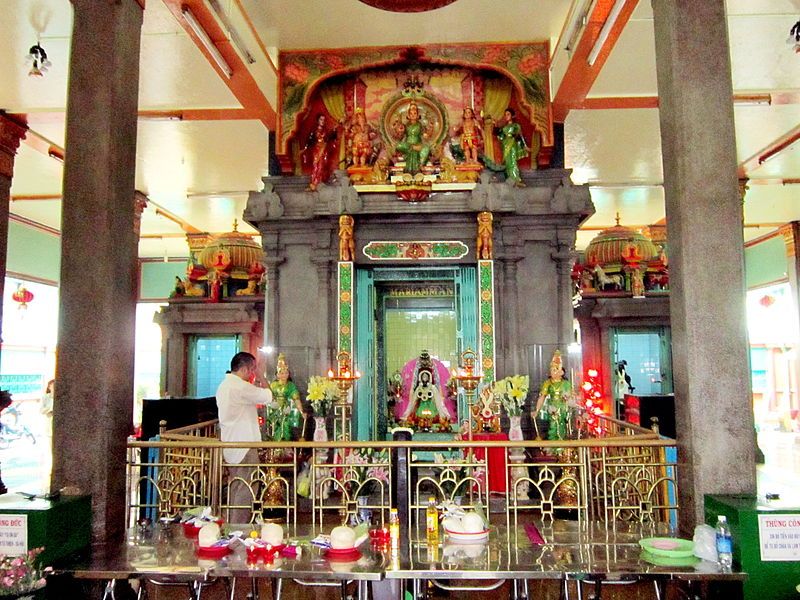 Đền được xây dựng từ đầu thế kỉ 20, khi mà một số đông người Ấn Độ di cư qua Việt Nam và sống tập trung ở gần khu vực đền ngày nay. Hiện nay, đền vẫn được những người gốc Ấn trông coi cẩn thận như là nơi linh thiêng nhất của họ. 