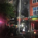 Hà Nội: Quán massage 5 tầng bốc cháy rừng rực trong đêm