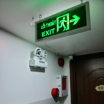 Đèn Exit và Đèn Sự Cố : Phân Biệt Rõ Ràng Để Lắp Đặt Đúng Chuẩn PCCC